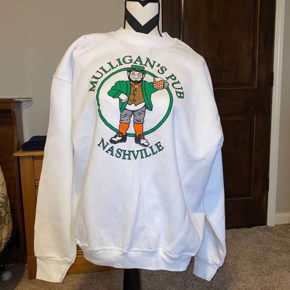 Mulligans Pub Sweatshirt, size XL